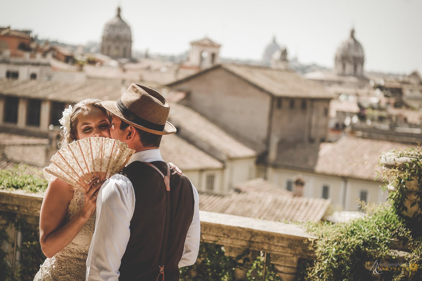 A kiss on a Roman terrace 🌞