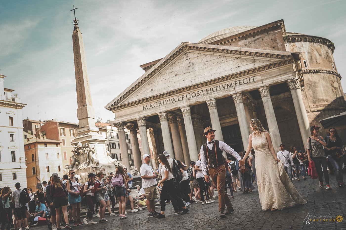 A walk through the historic center. The Pantheon!