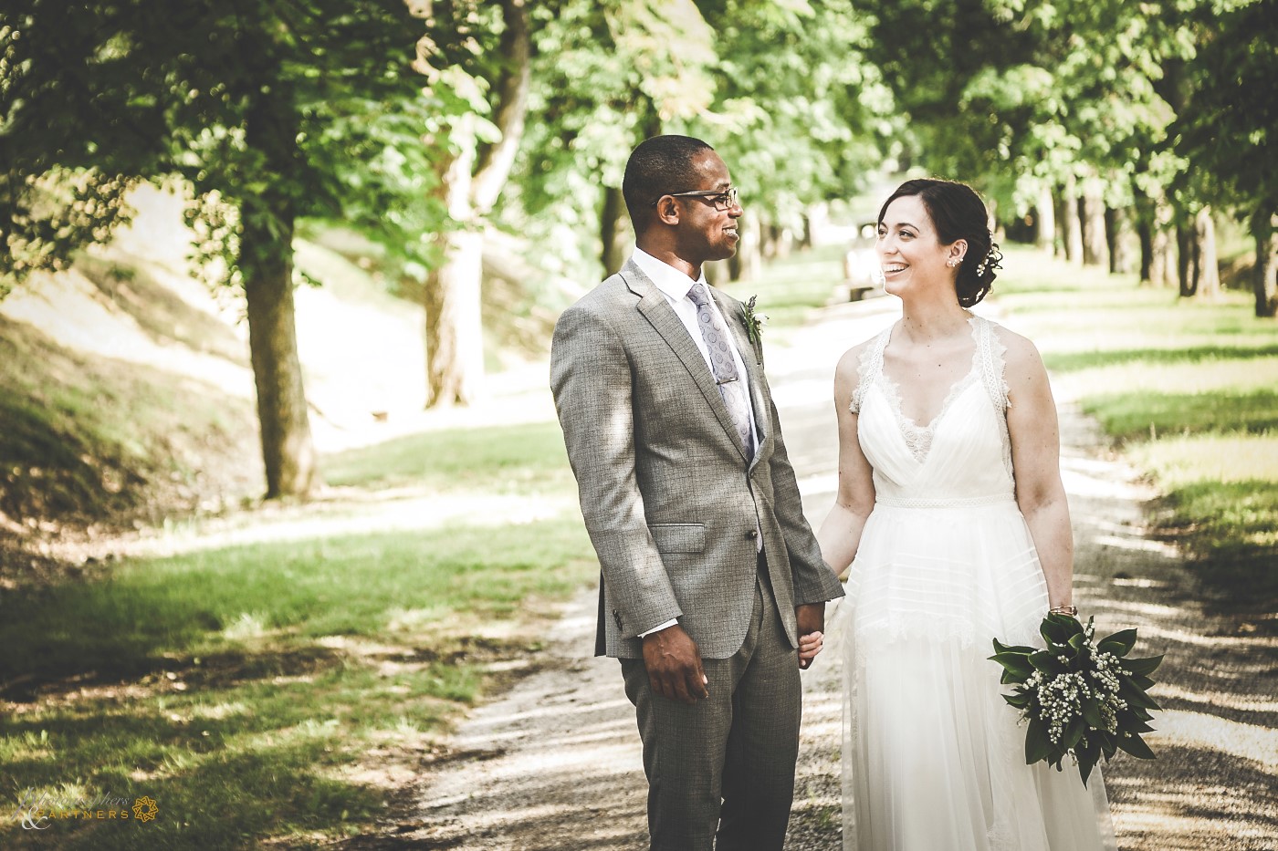 π³ A stop in this romantic tree-lined avenue π³