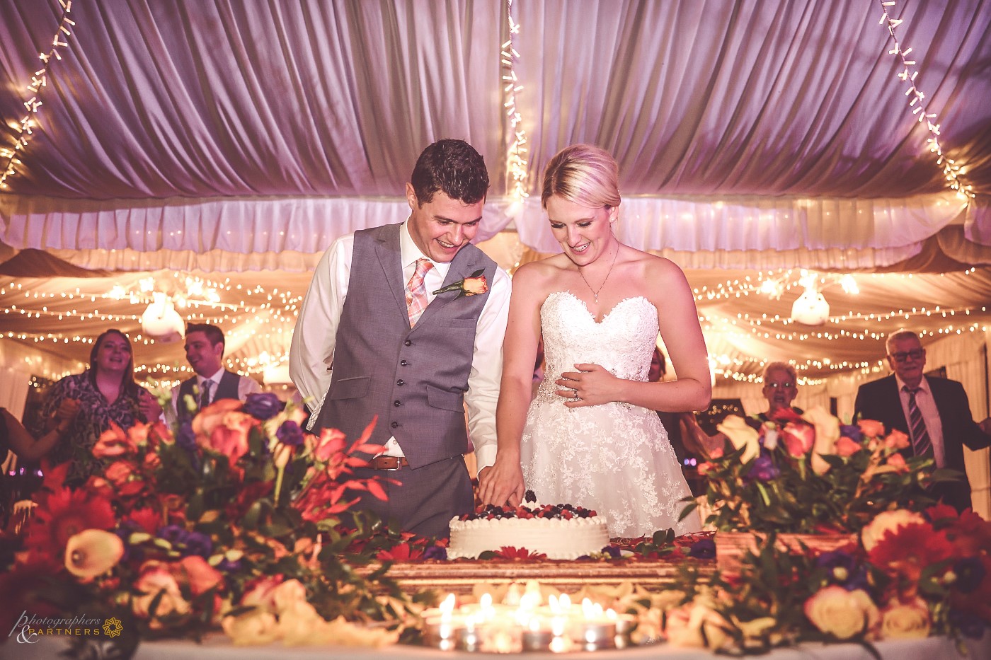 Cutting cake 🍰