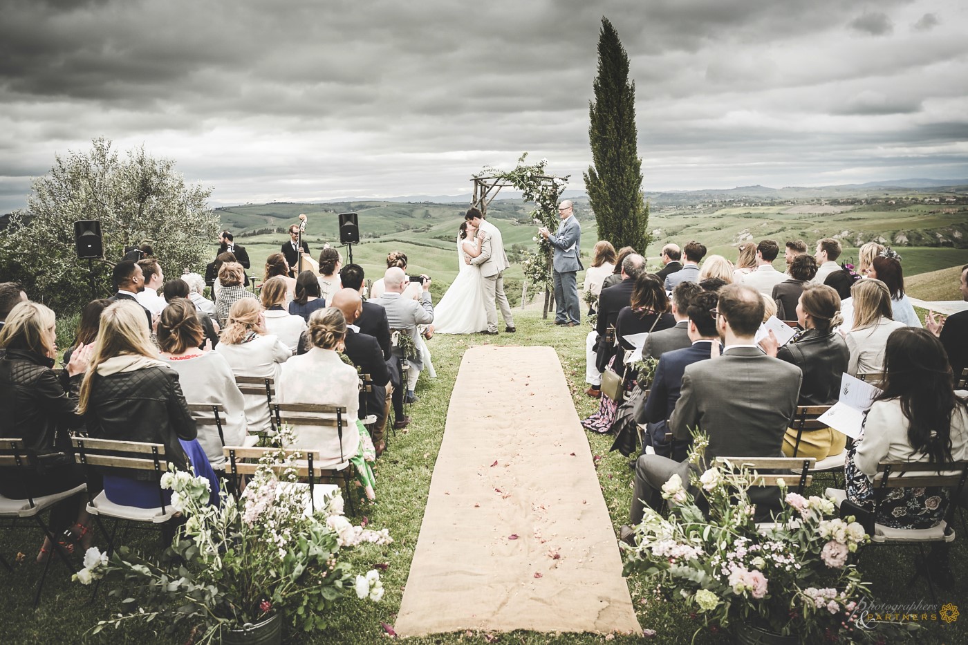 You can kiss the bride now!