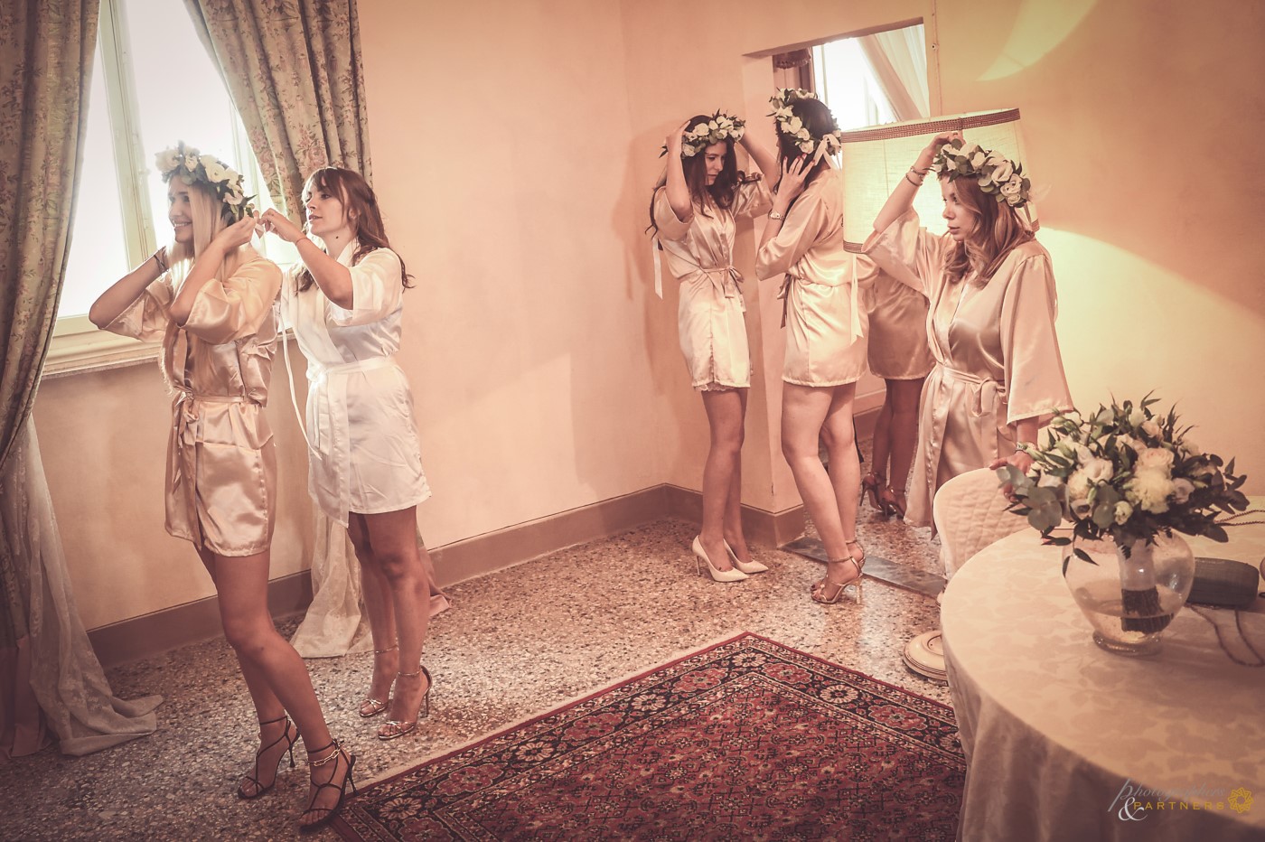 πΈ The bride laying the chaplet of flowers to the bridesmaids. πΈ