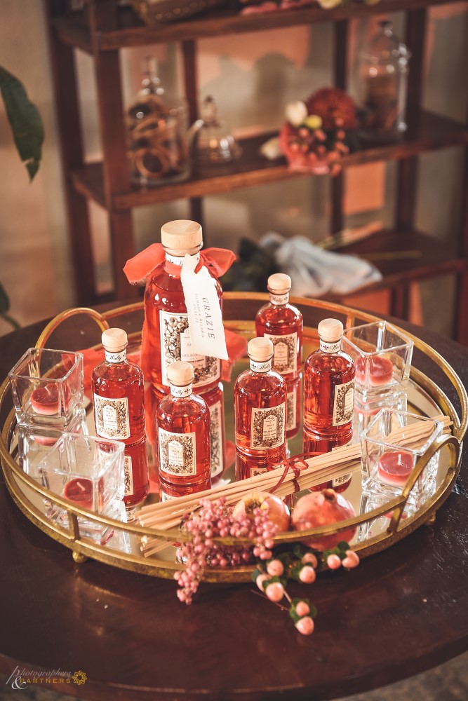 The table of favors.