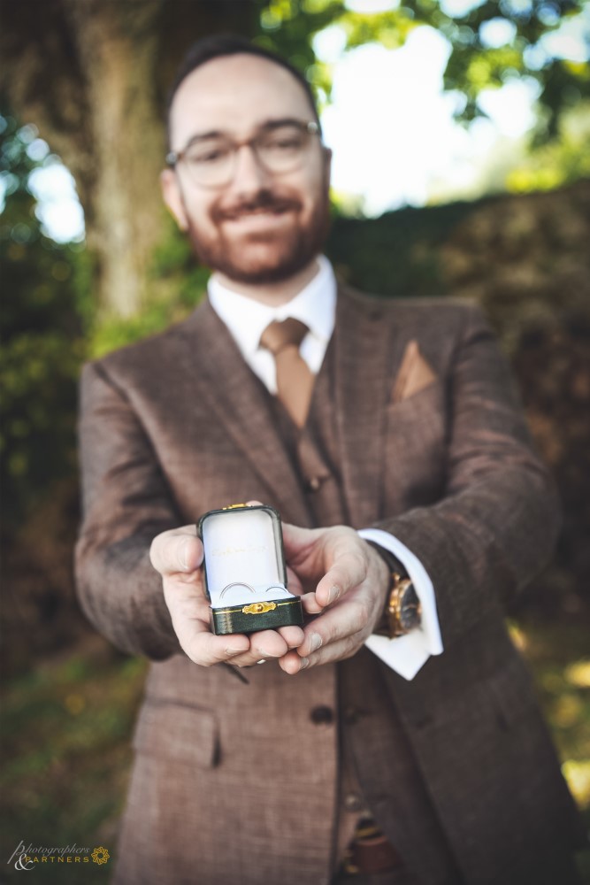 The wedding rings!