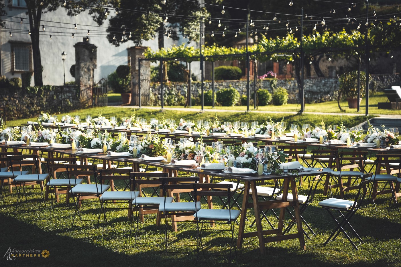 Table decorations for the wedding dinner in the garden.