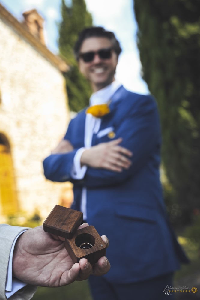 The wedding rings!