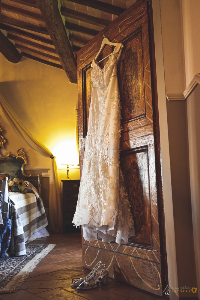 Wedding dress 