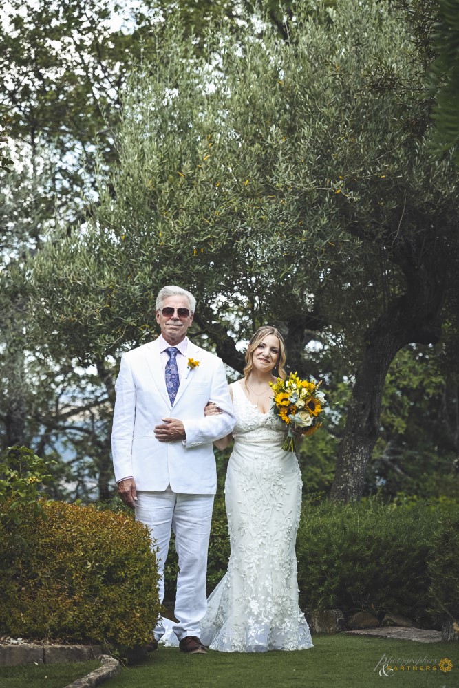 The bride coming