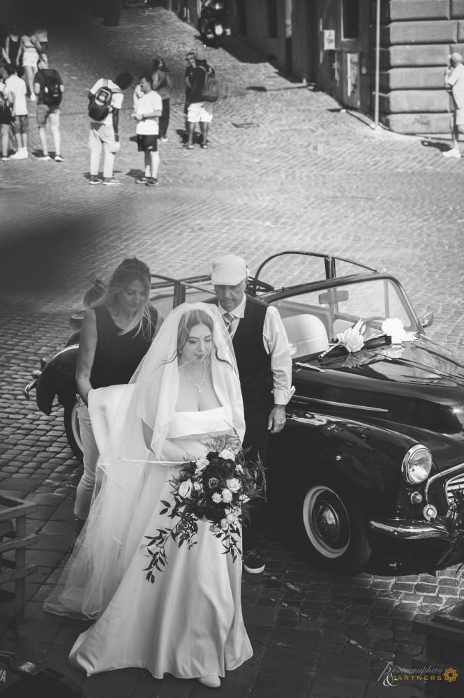 The bride coming