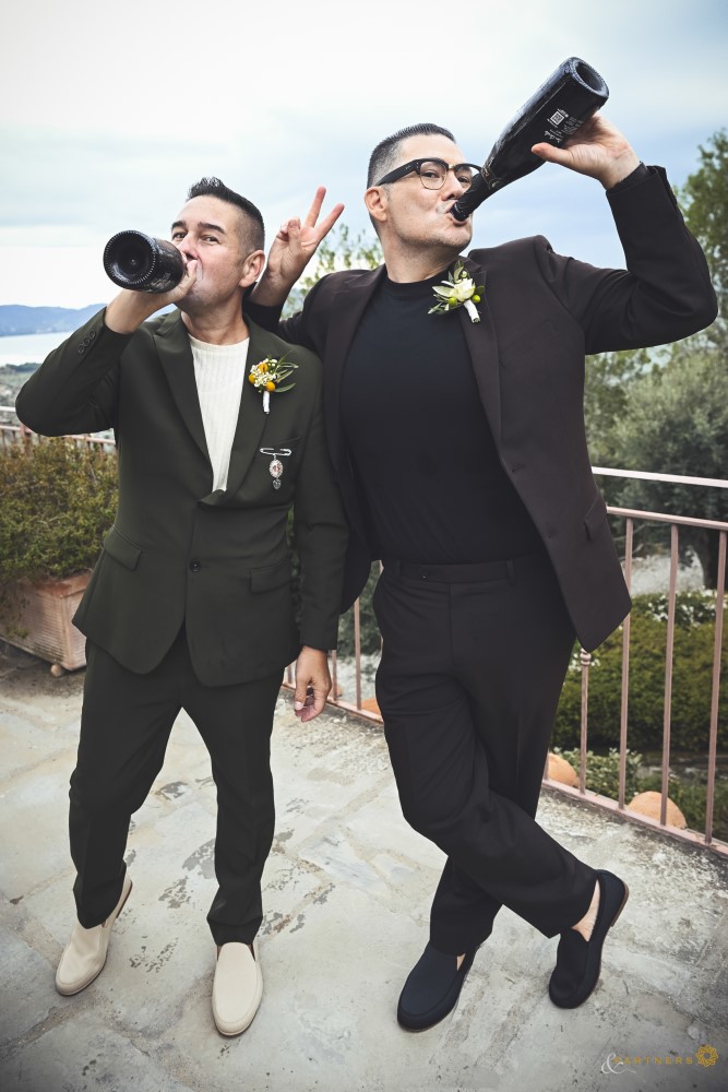 groom_and_groom_wedding_photos_22.jpg