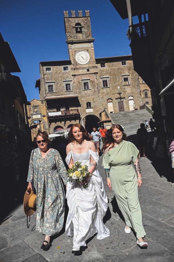 tuscany-elopement-photographer-cortona-couple-007.jpg