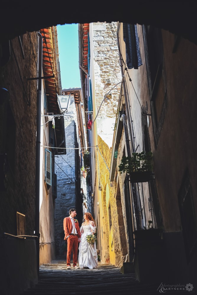 tuscany-elopement-photographer-cortona-couple-010.jpg