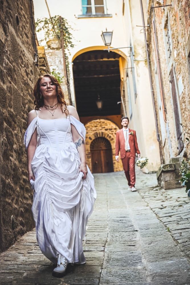 tuscany-elopement-photographer-cortona-couple-013.jpg
