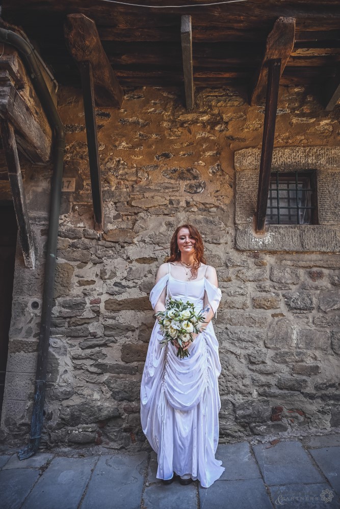 tuscany-elopement-photographer-cortona-couple-015.jpg