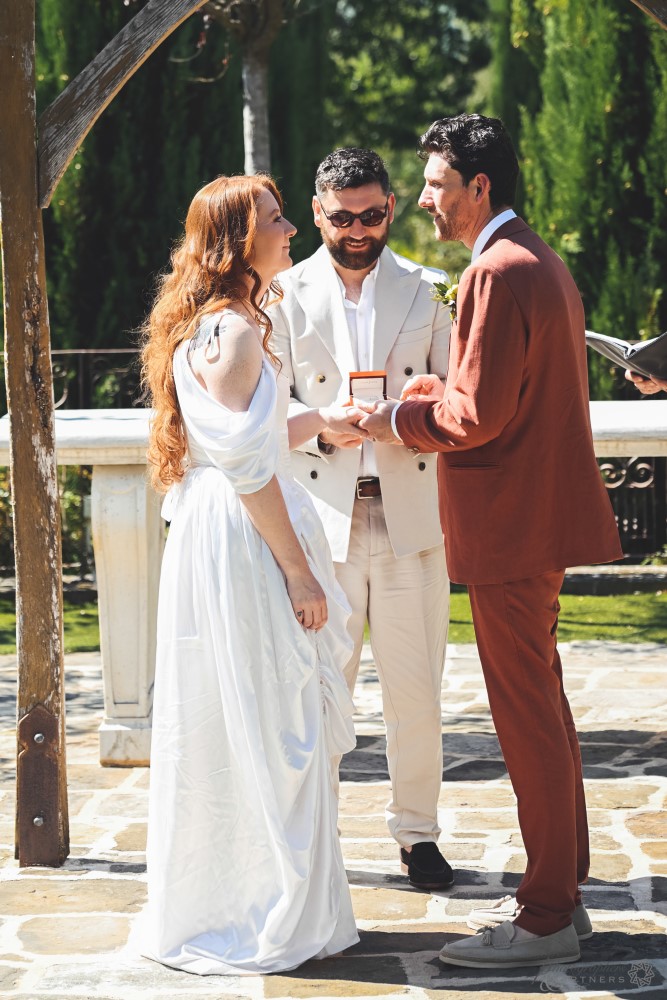 tuscany-elopement-photographer-cortona-couple-019.jpg
