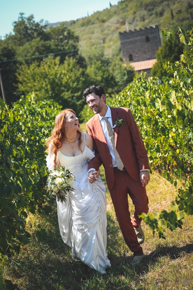 tuscany-elopement-photographer-cortona-couple-024.jpg