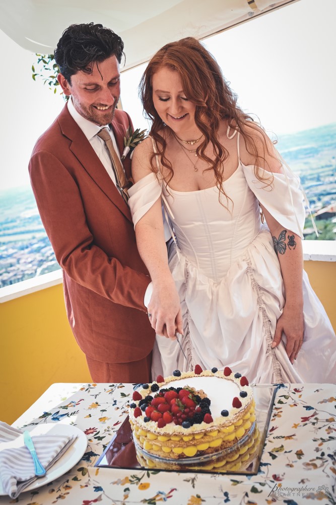 tuscany-elopement-photographer-cortona-couple-030.jpg